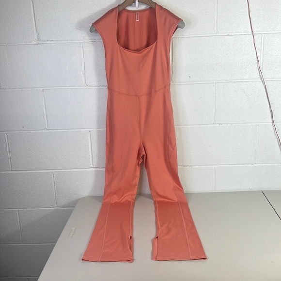 New Free People Movement twighlight square neck flare jumpsuit coral sz S cutout - Picture 3 of 8